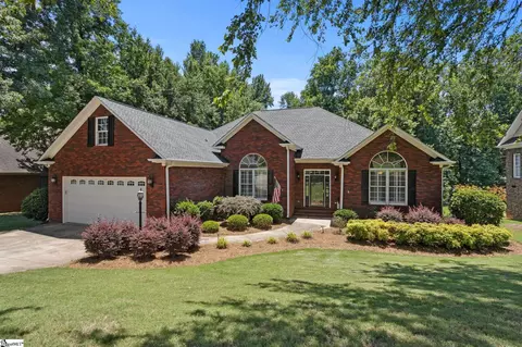 510 Chippendale Ln, Boiling Springs, SC 29316