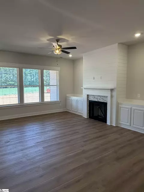Living - 314 Richey Rd, Pelzer, SC 29669 photo 2 of 3