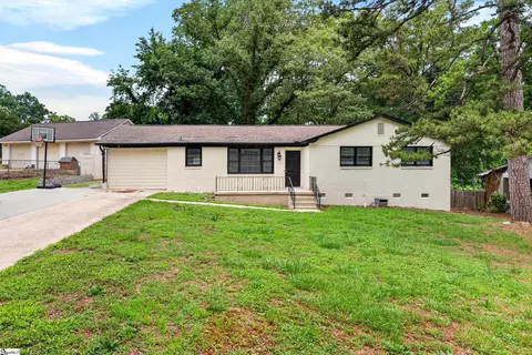 1 Woodleigh Dr, Taylors, SC 29687