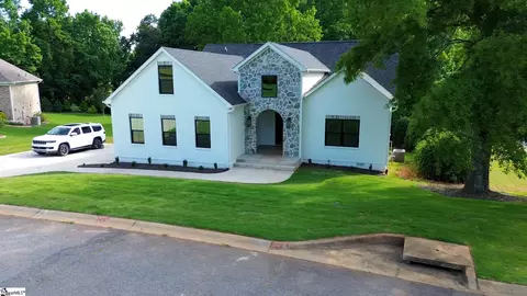 308 Aunt Carrie Pl, Wellford, SC 29385