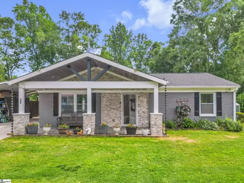 22 Costwold Ter, Taylors, SC 29687