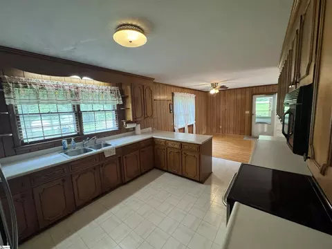 701 N Rutherford Rd, Greer, SC 29651 photo 4