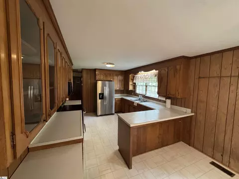 701 N Rutherford Rd, Greer, SC 29651 photo 3