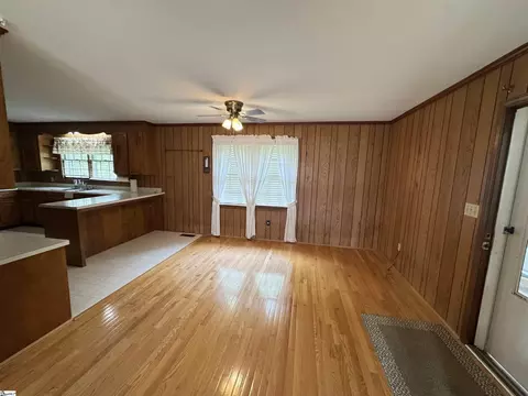 701 N Rutherford Rd, Greer, SC 29651 photo 6