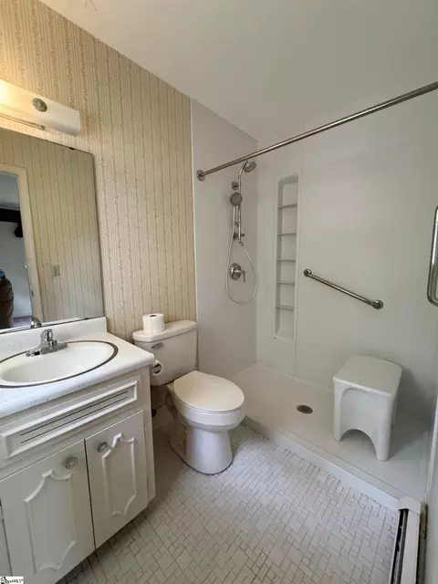 701 N Rutherford Rd, Greer, SC 29651 photo 10