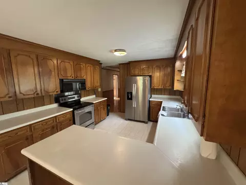 701 N Rutherford Rd, Greer, SC 29651 photo 2