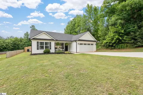 69 Pine Dr, Taylors, SC 29687