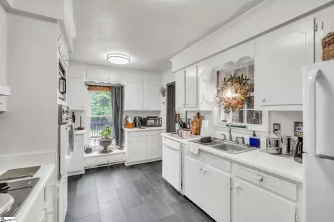 Kitchen - 722 Lay Bridge Rd, Central, SC 29630 photo 4 of 4