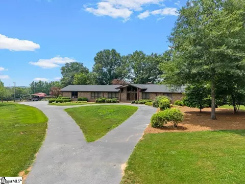 110 Racetrack Rd, Woodruff, SC 29388