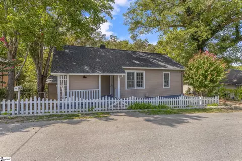 9 Hampton St, Ware Shoals, SC 29692