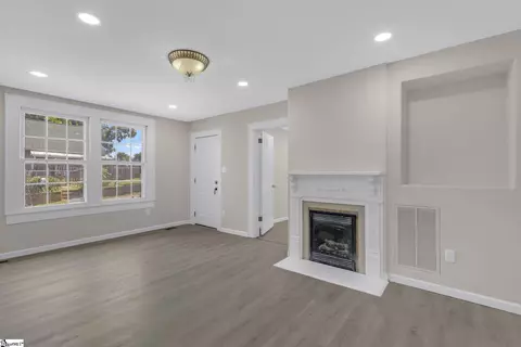 Living - 9 Hampton St, Ware Shoals, SC 29692 photo 2 of 2