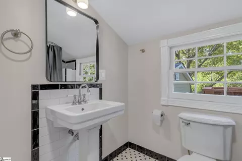 Bath - 9 Hampton St, Ware Shoals, SC 29692 photo 3 of 4