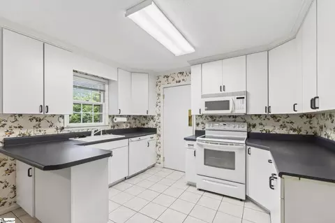 Kitchen - 703 E Silverleaf St, Greer, SC 29650 photo 2 of 4