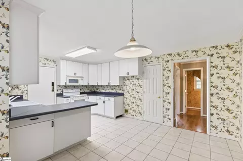 Kitchen - 703 E Silverleaf St, Greer, SC 29650 photo 4 of 4