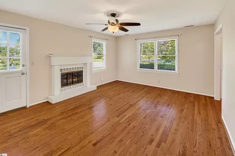 Living - 101 Bishop Dr, Easley, SC 29640 photo 4 of 4