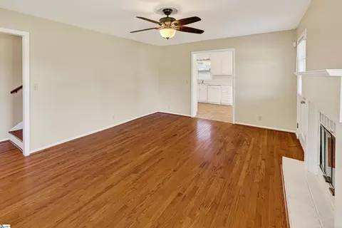 Living - 101 Bishop Dr, Easley, SC 29640 photo 2 of 4
