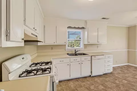 Kitchen - 101 Bishop Dr, Easley, SC 29640 photo 2 of 2