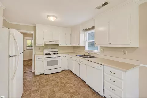 Kitchen - 101 Bishop Dr, Easley, SC 29640 photo 1 of 2
