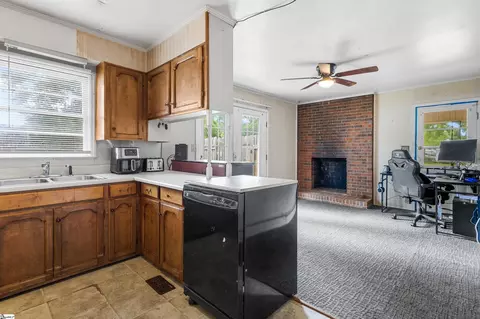 Kitchen - 308 Sylvia Rd, Easley, SC 29642 photo 3 of 4