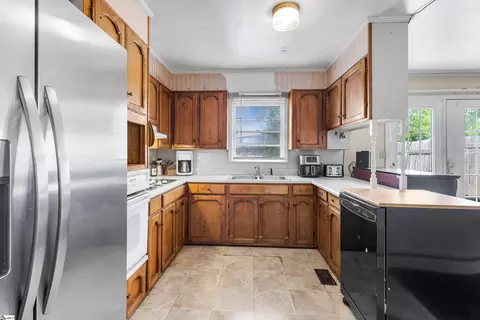 Kitchen - 308 Sylvia Rd, Easley, SC 29642 photo 4 of 4