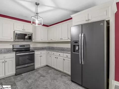 Kitchen - 761 Pearson Town Rd, Moore, SC 29369 photo 3 of 4