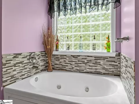 Bath - 761 Pearson Town Rd, Moore, SC 29369 photo 3 of 4