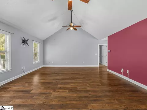 Living - 761 Pearson Town Rd, Moore, SC 29369 photo 3 of 4