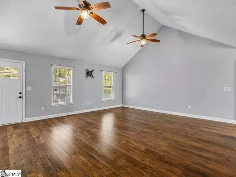 Living - 761 Pearson Town Rd, Moore, SC 29369 photo 4 of 4