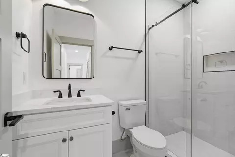 Bath - 624 Monfret Ct, Moore, SC 29369 photo 5 of 6