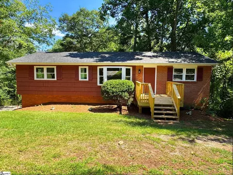 7 Birchbark Dr, Greenville, SC 29611