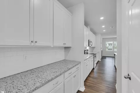 Entry Way - 8 Leander Dr, Greer, SC 29651 photo 3 of 5