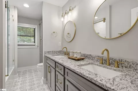 Bath - 207 Oates Ave, Easley, SC 29640 photo 2 of 4