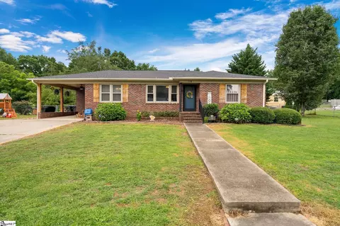 114 1st St, Central, SC 29630