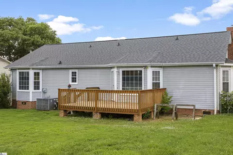 Exterior - 114 Fairview Pl, Greer, SC 29651 photo 3 of 9