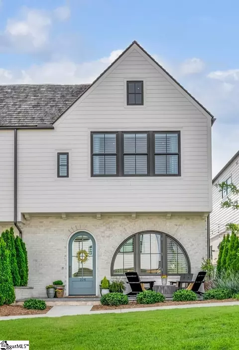 104 Graham Dr, Greenville, SC 29615