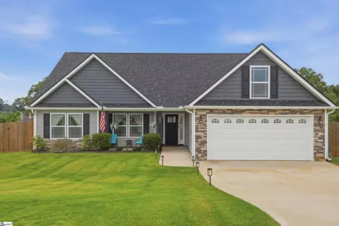 246 R C Thompson Rd, Chesnee, SC 29323