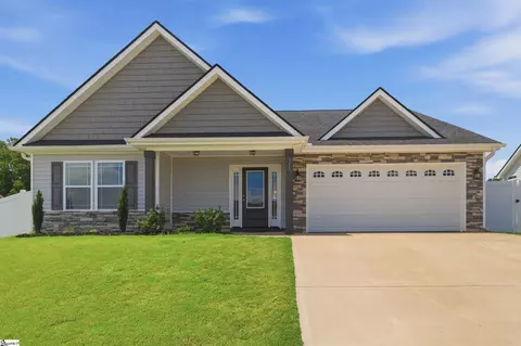513 Fairlead Ln, Chesnee, SC 29323