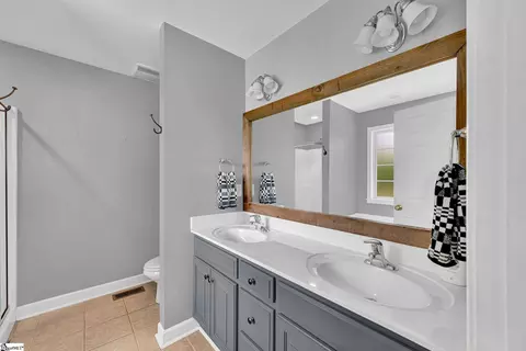 Bath - 112 Royal Dr, Williamston, SC 29697 photo 2 of 4