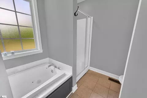 Bath - 112 Royal Dr, Williamston, SC 29697 photo 3 of 4