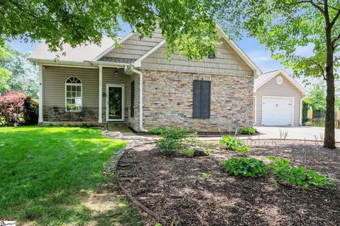 109 Runnymeade Ln, Spartanburg, SC 29301