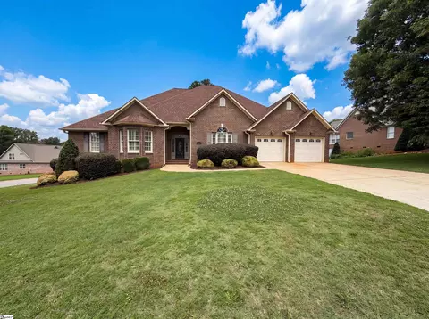 324 S Griffin Mill Ct, Spartanburg, SC 29307