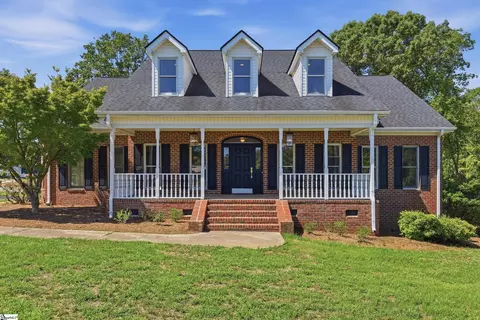 306 Forestglade Ln, Simpsonville, SC 29680