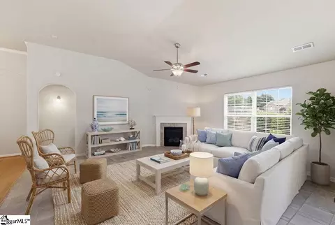 Living - 105 Eagles View Ct, Easley, SC 29642 photo 3 of 4