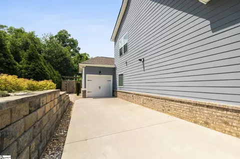 Exterior - 6 Pine Knott Dr, Pelzer, SC 29669 photo 4 of 10