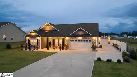223 R C Thompson Rd, Chesnee, SC 29323