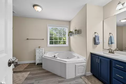 Bath - 121 Steepleview Ct, Greer, SC 29651 photo 2 of 3