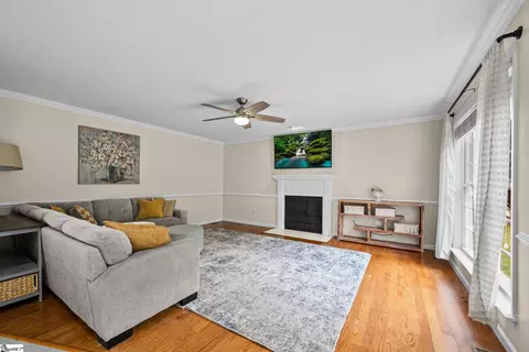 Living - 121 Steepleview Ct, Greer, SC 29651 photo 2 of 4