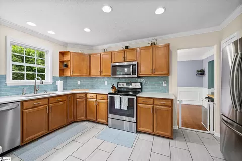 Kitchen - 121 Steepleview Ct, Greer, SC 29651 photo 3 of 4