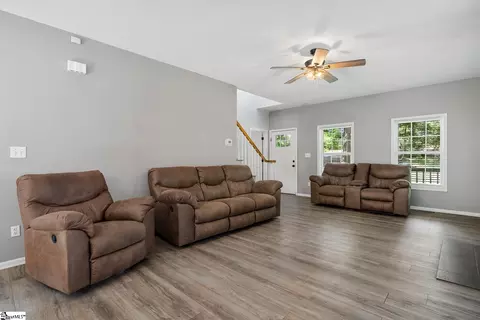 Living - 162 Cleveland Rd, Honea Path, SC 29654 photo 2 of 4