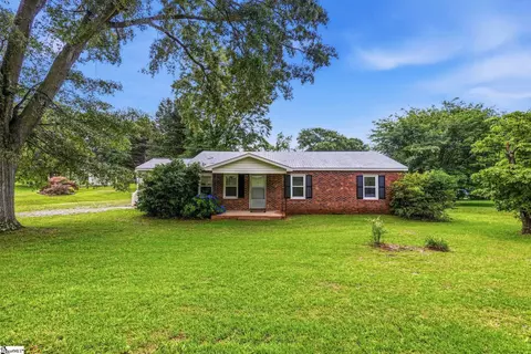 112 E Court Dr, Chesnee, SC 29323